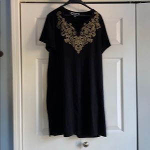 Black shrt sl dress with tan stitch looking design